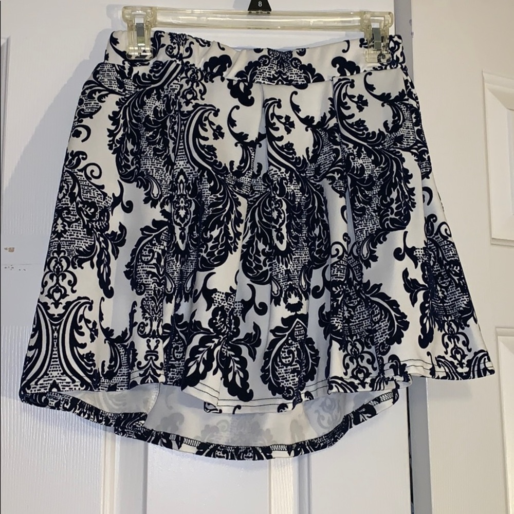 Boohoo velvet patterned skirt
